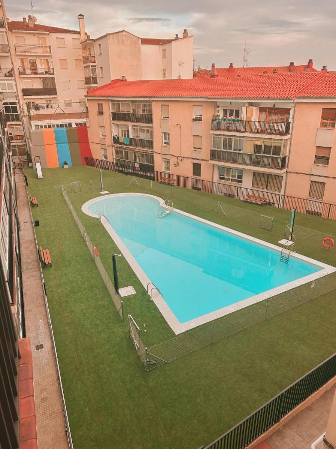 Vut Avila Centro Ciudad Bagian luar foto